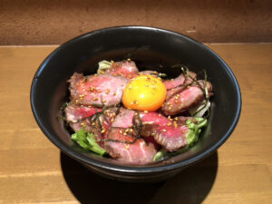 新メニュー「アッサリ牛ルイベ風丼」が登場！